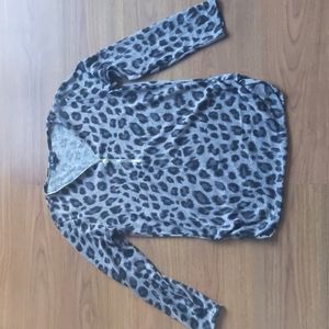 Leopard print top / 1/4 zip long sleeve / M